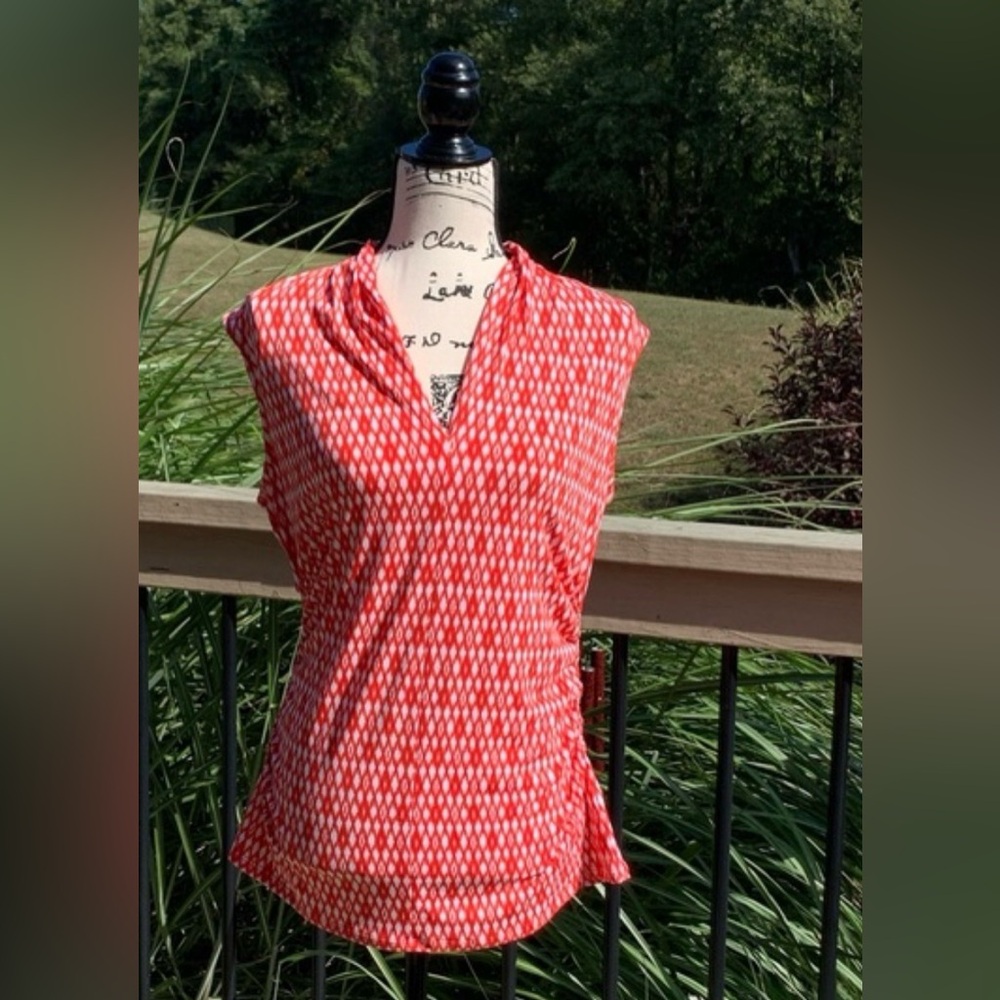 Vince Camuto Red & White Sleeveless V-Neck Top Size Large Orange red color #A-4